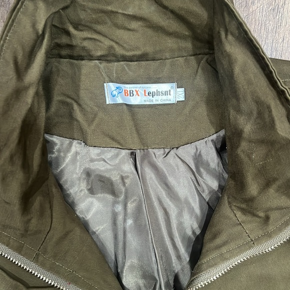 Army Green Cargo Vest - Picture 2 of 4